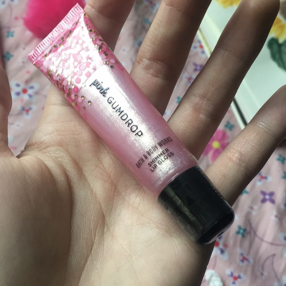 3 Hand creams & 2 shimmer glosses one’s a keychain - Picture 4 of 5